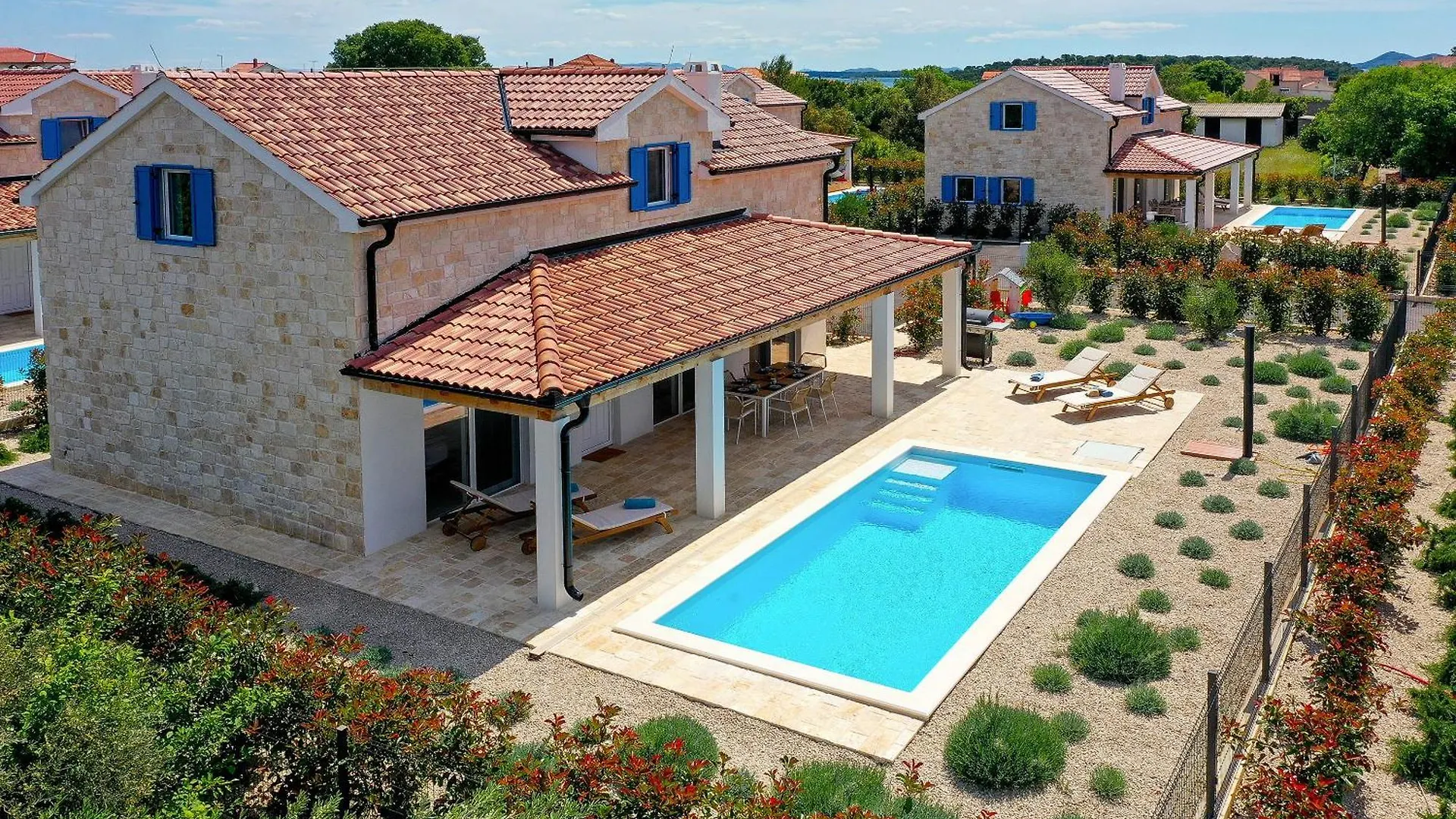 Papa'S Court III Pasman Villa With Pool