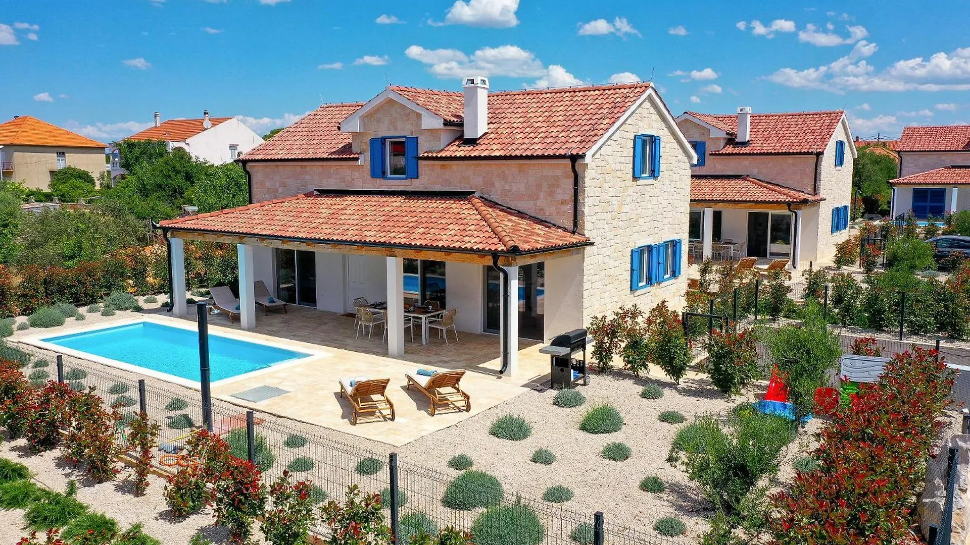 Papa'S Court III Pasman Villa With Pool